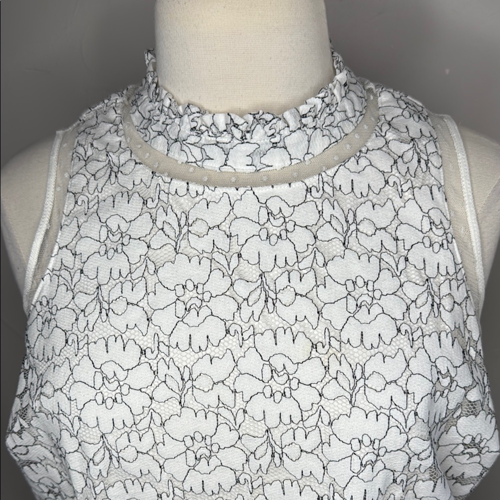 Lace Mock Neck Sleeveless Tank Torrid Size 1